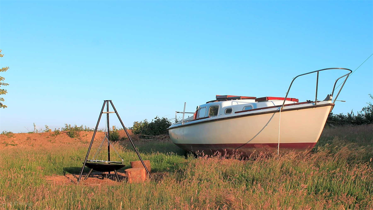 GLAMPING | Sea Spray – Discover This Quirky Glamping Hidden Gem in North Devon