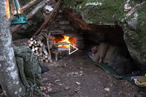 Excavate a natural shelter. Stone fireplace with chimney. Sleeping in the wild. Survival skills