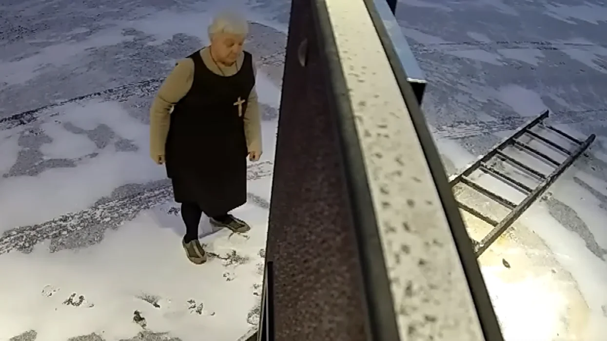 Video: Thieves target charity, quickly realize they underestimated a 76-year-old nun and the power..