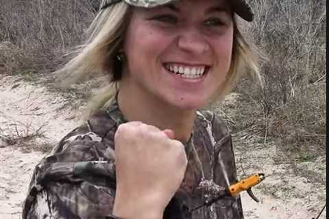 Sydnie Wells Javelina Bowhunting Stalk
