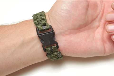 DIY Easiest Paracord Bracelet for Beginners (Step By Step Photos)