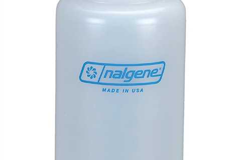5 Best Hiking Water Bottles of 2023