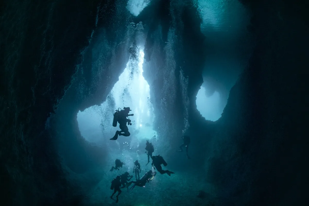 5 Italian SCUBA Divers Die in Underwater Cave in the Maldives